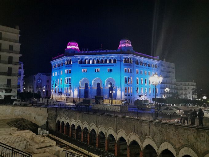 il Palazzo delle Poste di Algeri, tipica architettura araba ed esempio di edificio 